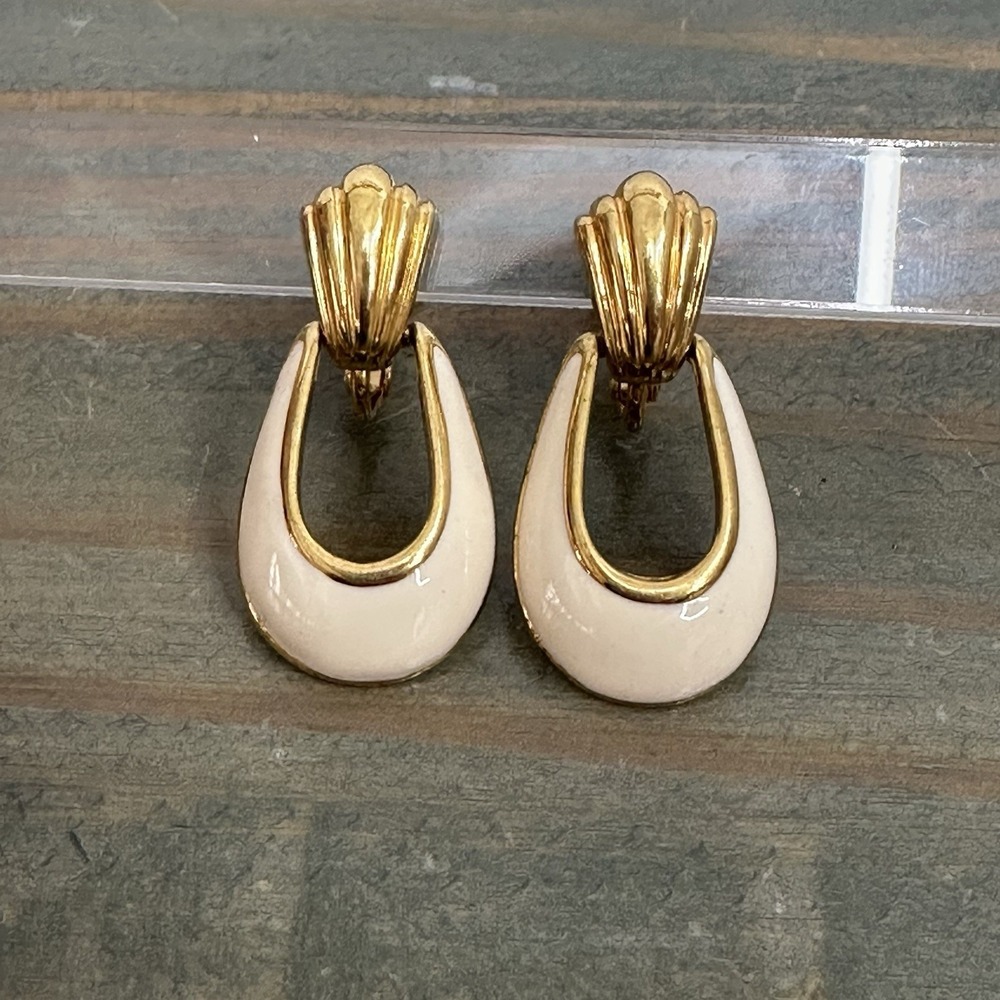 Signed‎ Napier Cream Enamel Gold Tone Door Knocker Clip on Earrings
